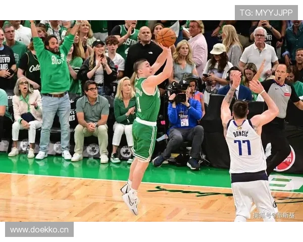 佩顿普里查德无球跑位为塔图姆拉开空间较上季更稳定