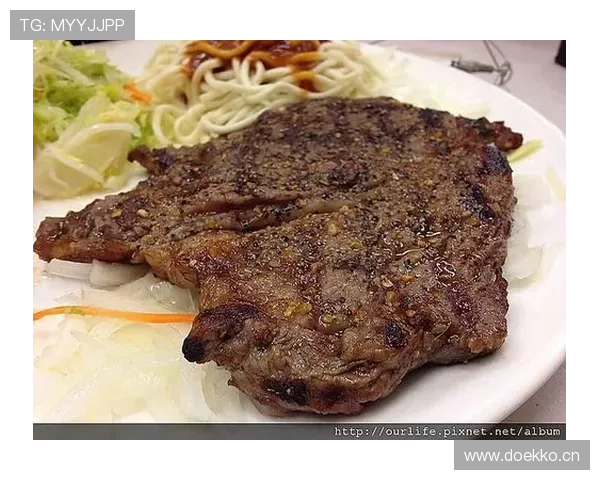 莱万每天吃秤上称的牛排，自律到连冰箱都分训练日和休息日